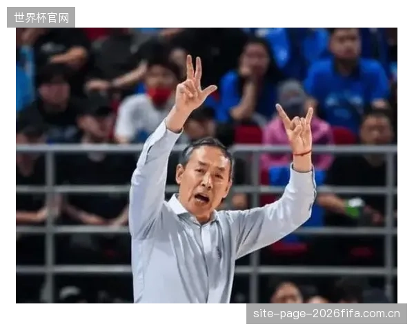 周琦的领袖作用在北京逆转广东系列赛中凸显,其敬业精神获主帅许利民认可。 周琦的领袖作用在北京逆转广东系列赛中凸显,其敬业精神获主帅许利民认可。